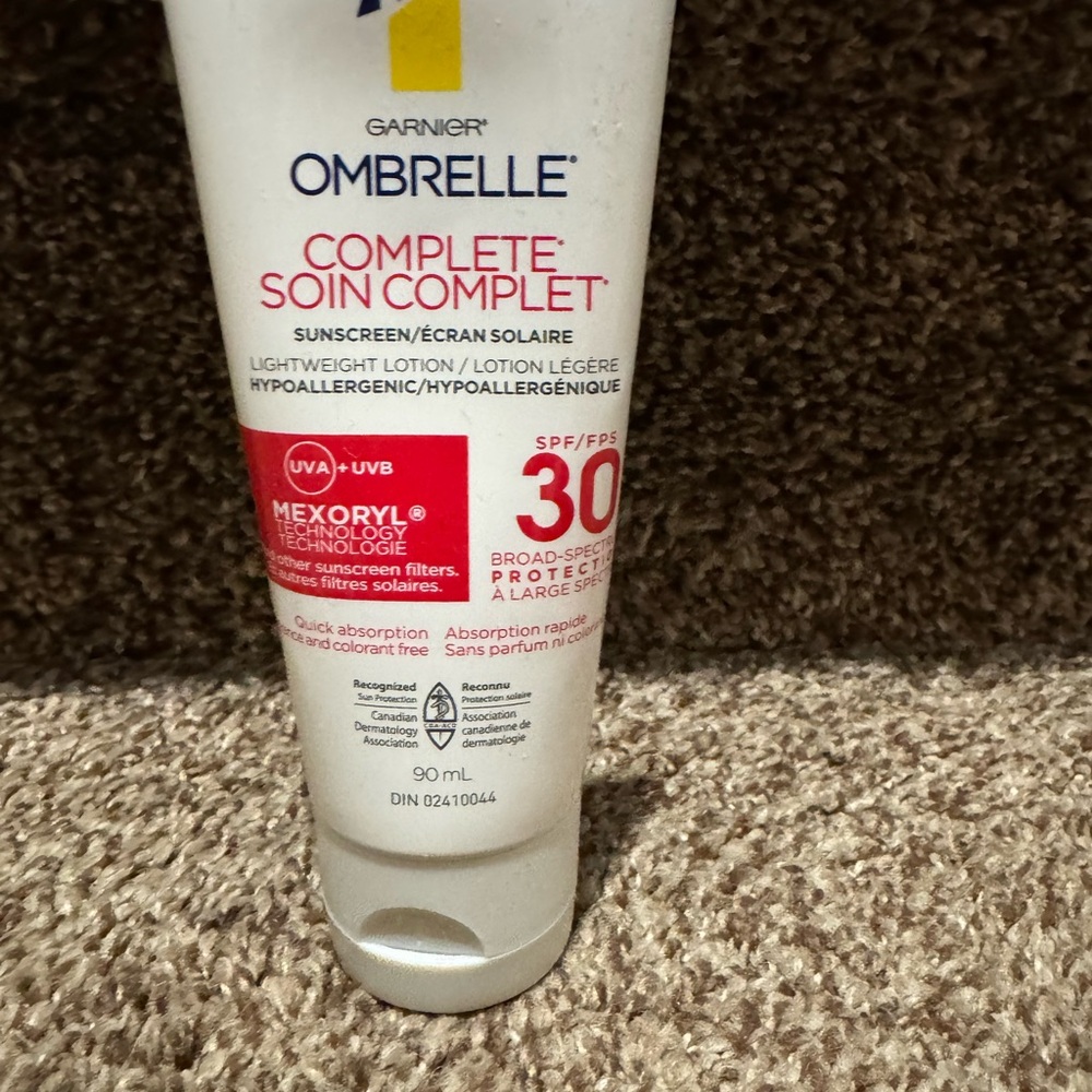 Garnier lightweight  Suncare SPF 30 Sunscreen